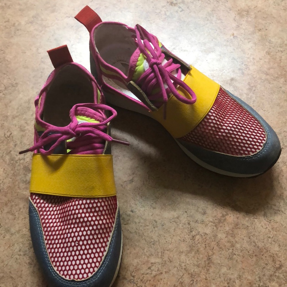 Sneakers